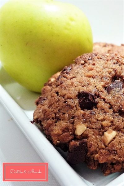 ropogós mogyorós csokis keksz cukormentes teljes kiőrlésű szénhidrát diéta cukorbetegség inzulinrezisztencia