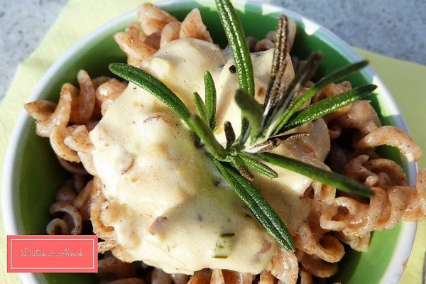 diós mascarponés teljes kiőrlésű tészta csirkével főétel szénhidrát diéta cukorbetegség inzulinrezisztencia