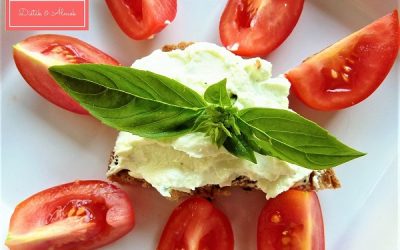 Bazsalikomos-fokhagymás túró